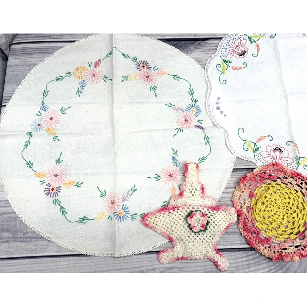 LOT OF 7 VINTAGE EMBROIDERED / CROCHET / LACE DOILIES - CROCHET BASKET